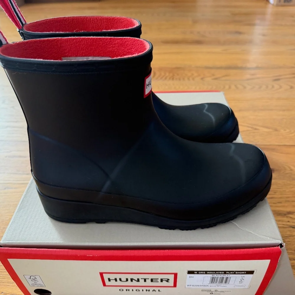 LIKE NEW Hunter Women's PLAY™ Short Rain Boots in Black (Size US 6 / EU 37) - Picture 9 of 14